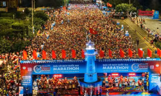 Tiền Phong Marathon luôn thu hút đông đảo vận động viên tham gia 