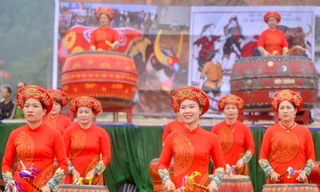 Một quy tắc bất di bất dịch là những người tham gia đội trống phải là gái làng Đọi Tam và đã lấy chồng 