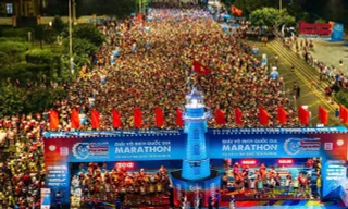 Tiền Phong Marathon luôn thu hút đông đảo vận động viên tham gia 