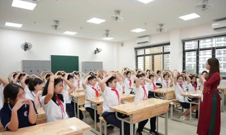 Một lớp học đông học sinh ở Hà Nội