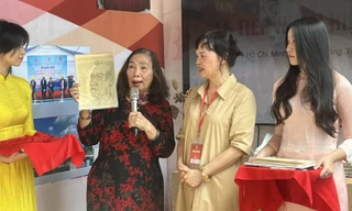 Nhà báo Nguyễn Thị Ngọc Hải trong một buổi nói chuyện về cuốn sách “Phạm Xuân Ẩn, tên người như cuộc đời” (ra mắt tháng 10/2025)