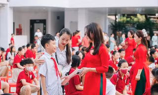 Ngành giáo dục đối mặt với khó khăn đó là nhiều cán bộ quản lý giáo dục cấp xã không có trình độ chuyên môn lẫn kinh nghiệm