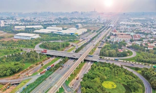 Phát triển hạ tầng giao thông - chìa khóa để siêu đô thị TPHCM vươn mình Ảnh minh họa: Phạm Nguyễn