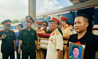 Hỗ trợ đưa hài cốt liệt sĩ về quê hương