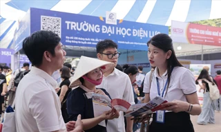 Năm nay, nhiều thí sinh, phụ huynh bối rối trước thông tin quy đổi điểm thi. Ảnh: NHƯ Ý