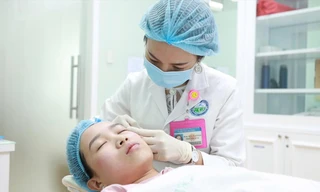 Nhiều người tiêu dùng gặp vấn đề sức khỏe do sử dụng mỹ phẩm giả. Ảnh: Bệnh viện Da liễu TPHCM