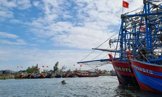 Ngư dân Bình Minh tiếp tục vươn khơi bám biển. Ảnh: H.V