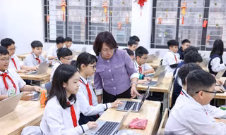 Phụ huynh, thầy cô nói rằng học sinh hiện dành nhiều thời gian lướt mạng xã hội 