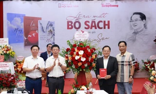 Viết bằng tình, sống bằng chữ