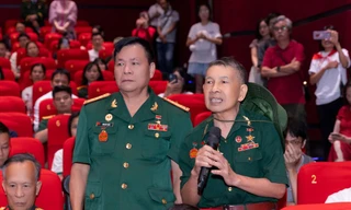 Mưa đỏ xứng đáng với những giọt nước mắt rơi xuống 