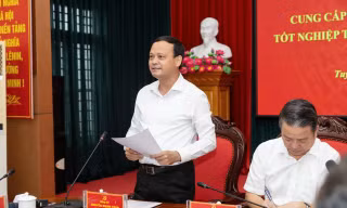 Lãnh đạo UBND tỉnh Tuyên Quang thông tin vụ việc gian lận tại điểm thi Trường THPT Chuyên Tuyên Quang Ảnh: ĐỨC ANH