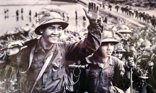 Bức ảnh ông Nguyễn Quang Bích tươi cười trên đường ra trận