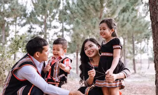 Chị Y Việt Sa cùng gia đình