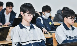 Thí sinh tham gia kì thi đánh giá tư duy đợt 1 của ĐH Bách khoa Hà Nội Ảnh: NGHIÊM HUÊ