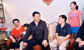 Năm 2014, Chủ tịch nước Trung Quốc Tập Cận Bình thăm một gia đình ở Phúc Kiến nơi ông làm lãnh đạo tỉnh này từ năm 1999 tới năm 2002. Trước khi trở thành lãnh đạo Trung Quốc, ông công tác tại Phúc Kiến, Chiết Giang, Thượng Hải, dù quê tỉnh Thiểm Tây, sinh ra tại Bắc KinhẢnh: Xinhua 