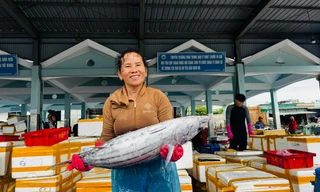 Niềm vui với thành quả chuyến biển cuối năm Ảnh: Nguyễn Ngọc