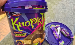 Kẹo Knopkht có mẫu mã gần giống với kẹo Kpokaht nhập khẩu từ Nga