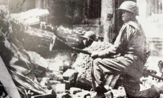 Cảm tử quân Nguyễn Văn Thiềng dùng bom ba càng đánh xe tăng địch, ngày 23/12/1946