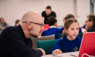 Ông Phillip Colligan tin rằng tất cả trẻ em đều nên hiểu cách thức hoạt động của trí tuệ nhân tạo 