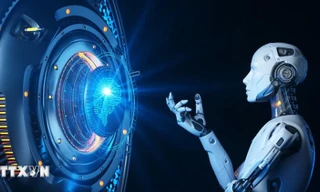 Một cuộc cách mạng đang âm thầm diễn ra nhưng mang tính chấn động tại Việt Nam: Sự chuyển dịch từ nỗi sợ bị thay thế sang vị thế làm chủ công nghệ, nơi con người trở thành kiến trúc sư cho AINguồn: TTXVN