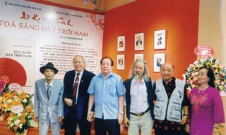 Các văn nghệ sĩ dự lễ ra mắt sách