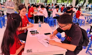 Sinh viên nhập học năm 2025-2026 tại Hà Nội Ảnh: NGHIÊM HUÊ