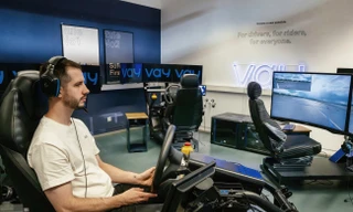 Anh Bartek Sztendel, một tài xế từ xa đang làm việc