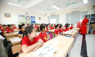 Học sinh đang học SGK theo chương trình giáo dục phổ thông 2018 Ảnh: NHƯ Ý 