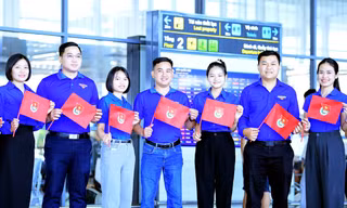 Đại biểu tề tựu về Thủ đô Hà Nội tham dự Đại hội Đoàn toàn quốc lần thứ XIIIẢnh: Xuân Tùng
