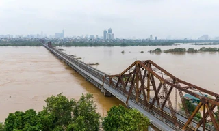 Đối thoại với sông Hồng