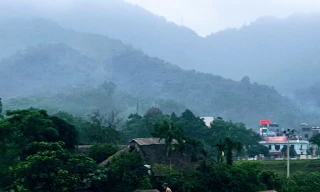 Chiều về bản Ảnh: Nguyễn Tuấn