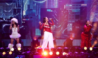 Ca sĩ lồng tiếng phim KPop Demon Hunters trình diễn ở Los Angeles, Mỹ tháng 12/2025 