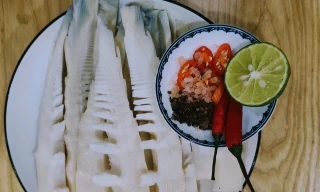 Măng vầu chấm muối ớt hạt dổi
