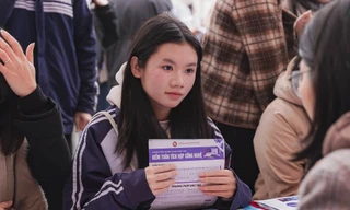 Thí sinh tìm hiểu thông tin tuyển sinh năm 2026. Ảnh: NTCC