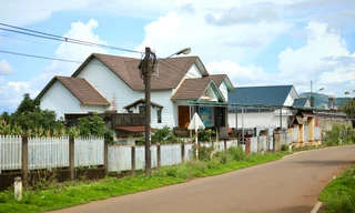 Những căn nhà hiện đại mọc san sát