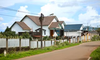 Những căn nhà hiện đại mọc san sát