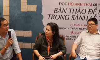 Các diễn giả đánh giá cao lao động văn chương và bút lực sung mãn của tác giả Bản thảo để lại trong sảnh lễ tân