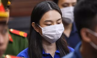 Thùy Tiên tại phòng xử án. Ảnh: Duy Anh.