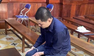 Dương Văn Hiền tại phòng xử án. Ảnh: Tân Châu