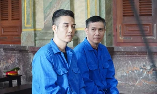 Anh em 'nhà Asanzo' tại phòng xử án.