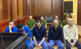 Các bị cáo tại phiên tòa.