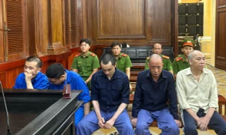 Các bị cáo tại phiên tòa.