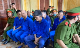 Các bị cáo tại phiên tòa.