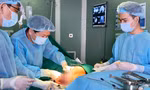 Bơm 'filler chợ đen' để làm đẹp, cơ thể hoại tử nham nhở như tổ ong