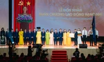Trường ĐH Văn Lang đón nhận Huân chương Lao động hạng Nhì