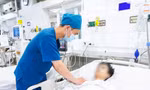 Nhiều trẻ nguy kịch vì sốt xuất huyết 'trái mùa' ở TPHCM