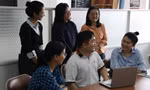 Bạn trẻ tận mắt xem hoạt động đặc biệt của người khiếm thị tại Thư viện Sách nói
