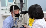 Nam thanh niên bị liệt mắt vì hội chứng di truyền ‘xưa nay hiếm’