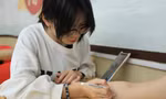 Giới trẻ làm đẹp với nghệ thuật vẽ henna