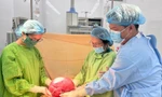 Giải cứu người phụ nữ 'mang bầu' suốt 10 năm